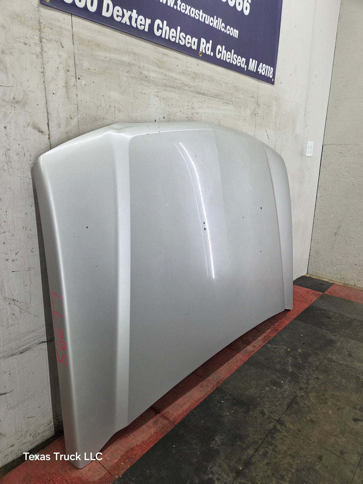 2003-2006 Chevrolet Silverado 2500 3500 Cateye HD Hood OEM - Fine Silver Birch Metallic