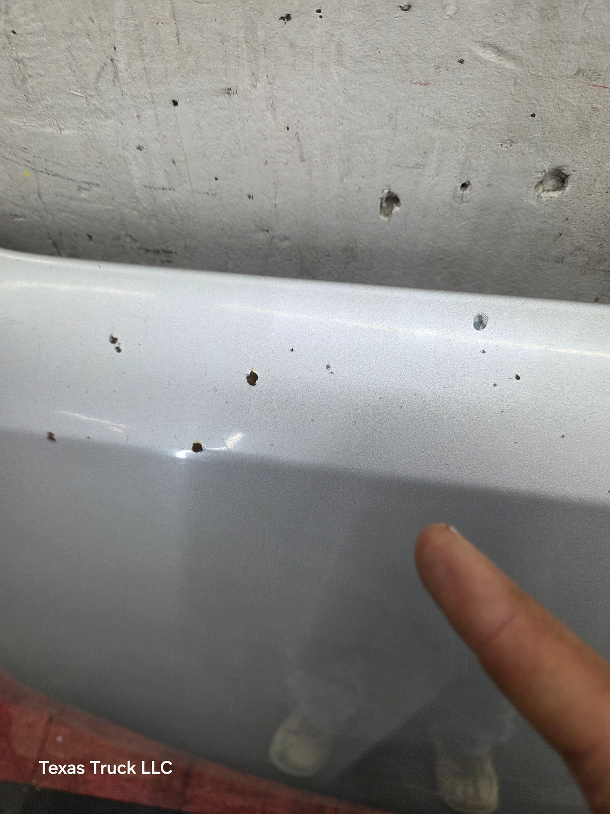 2003-2006 Chevrolet Silverado 2500 3500 Cateye HD Hood OEM - Fine Silver Birch Metallic