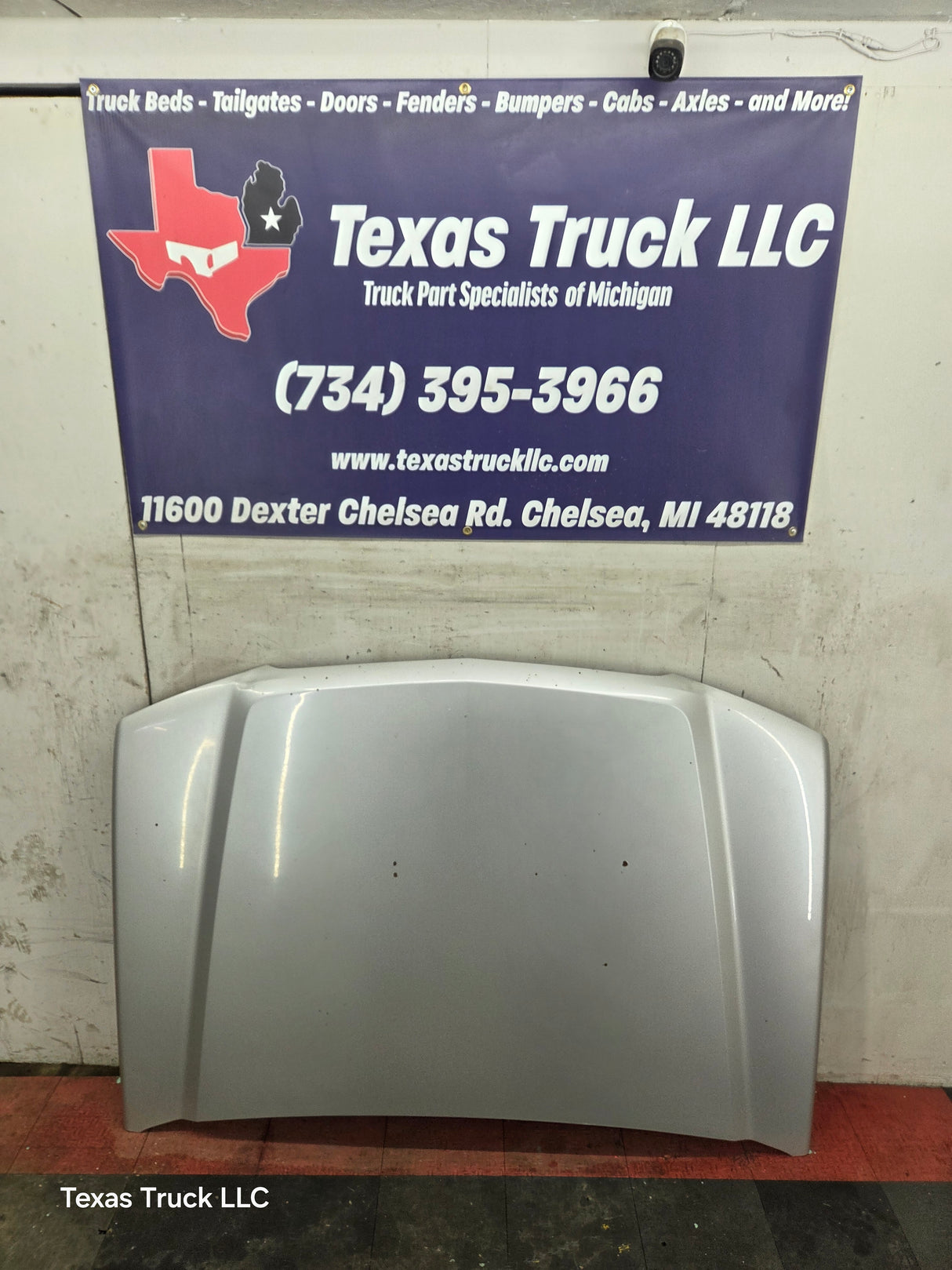 2003-2006 Chevrolet Silverado 2500 3500 Cateye HD Hood OEM - Fine Silver Birch Metallic