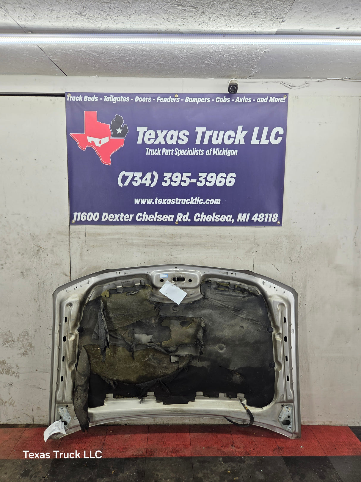 2003-2006 Chevrolet Silverado 2500 3500 Cateye HD Hood OEM - Fine Silver Birch Metallic