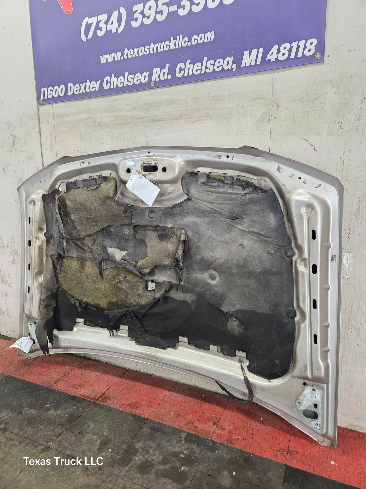 2003-2006 Chevrolet Silverado 2500 3500 Cateye HD Hood OEM - Fine Silver Birch Metallic