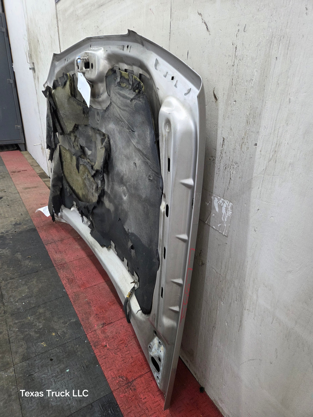 2003-2006 Chevrolet Silverado 2500 3500 Cateye HD Hood OEM - Fine Silver Birch Metallic