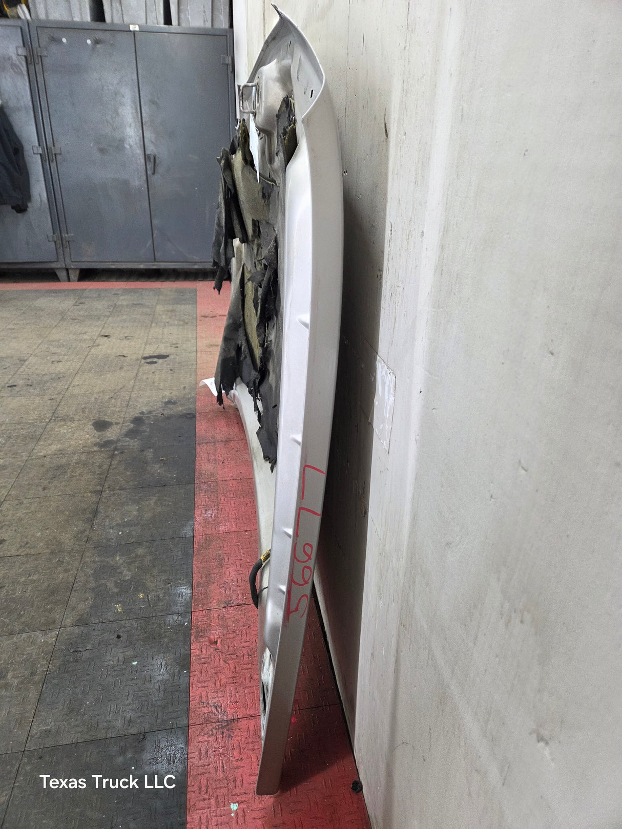 2003-2006 Chevrolet Silverado 2500 3500 Cateye HD Hood OEM - Fine Silver Birch Metallic