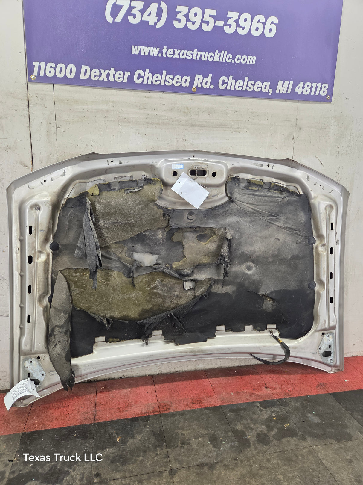 2003-2006 Chevrolet Silverado 2500 3500 Cateye HD Hood OEM - Fine Silver Birch Metallic