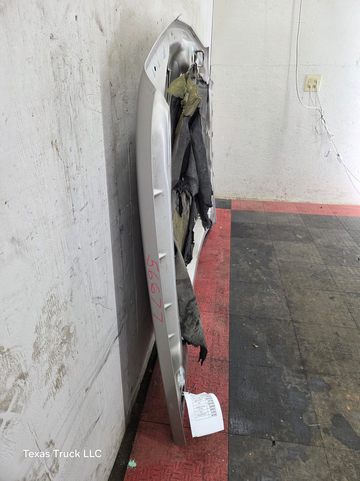 2003-2006 Chevrolet Silverado 2500 3500 Cateye HD Hood OEM - Fine Silver Birch Metallic