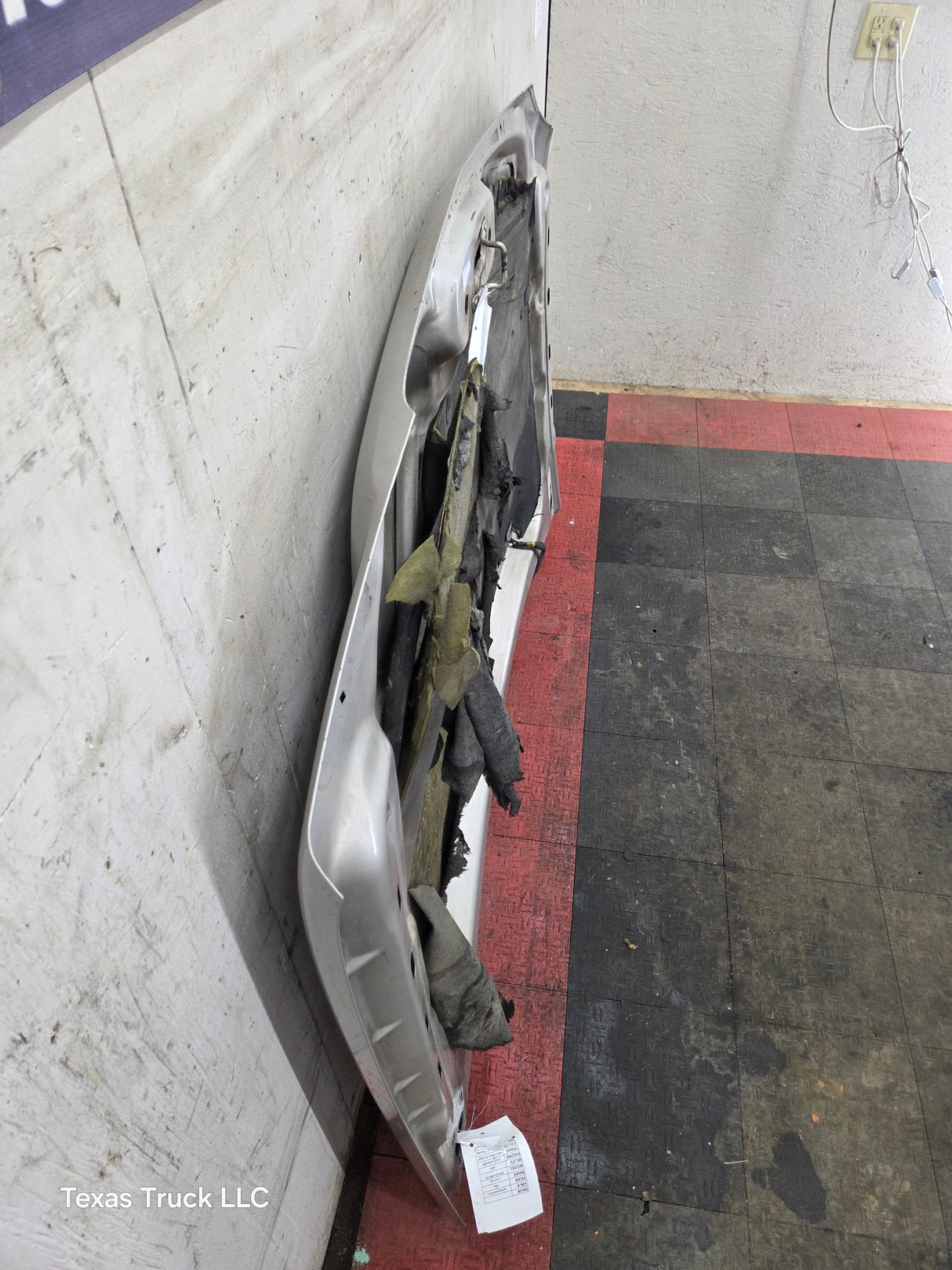 2003-2006 Chevrolet Silverado 2500 3500 Cateye HD Hood OEM - Fine Silver Birch Metallic