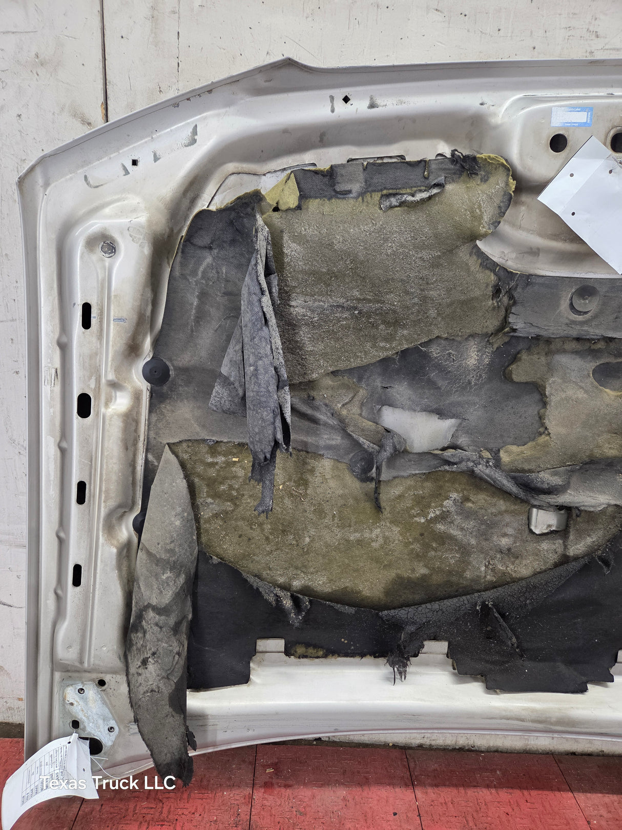 2003-2006 Chevrolet Silverado 2500 3500 Cateye HD Hood OEM - Fine Silver Birch Metallic