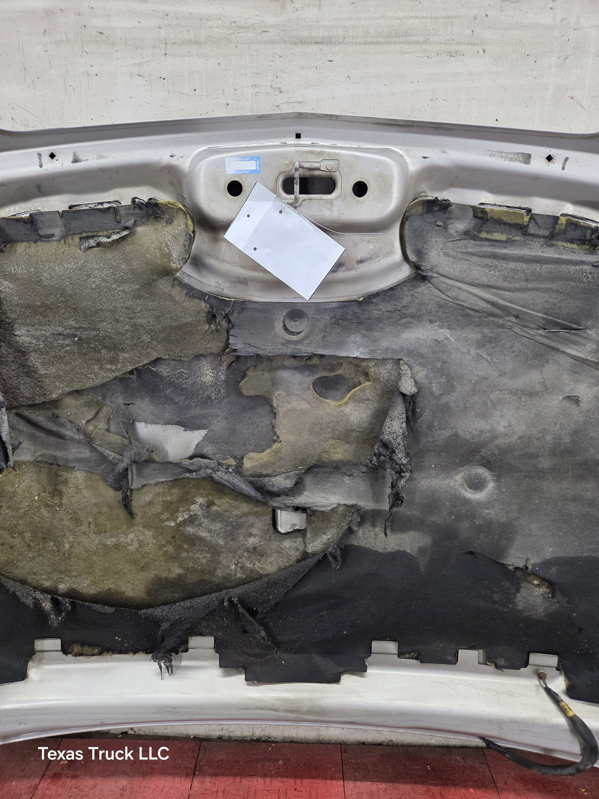 2003-2006 Chevrolet Silverado 2500 3500 Cateye HD Hood OEM - Fine Silver Birch Metallic