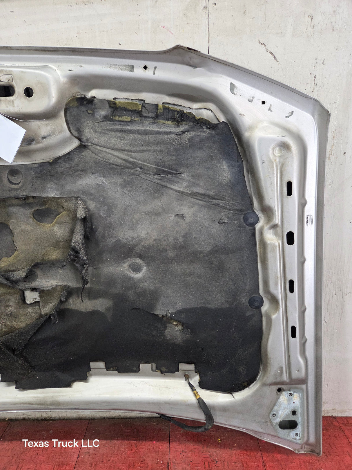 2003-2006 Chevrolet Silverado 2500 3500 Cateye HD Hood OEM - Fine Silver Birch Metallic