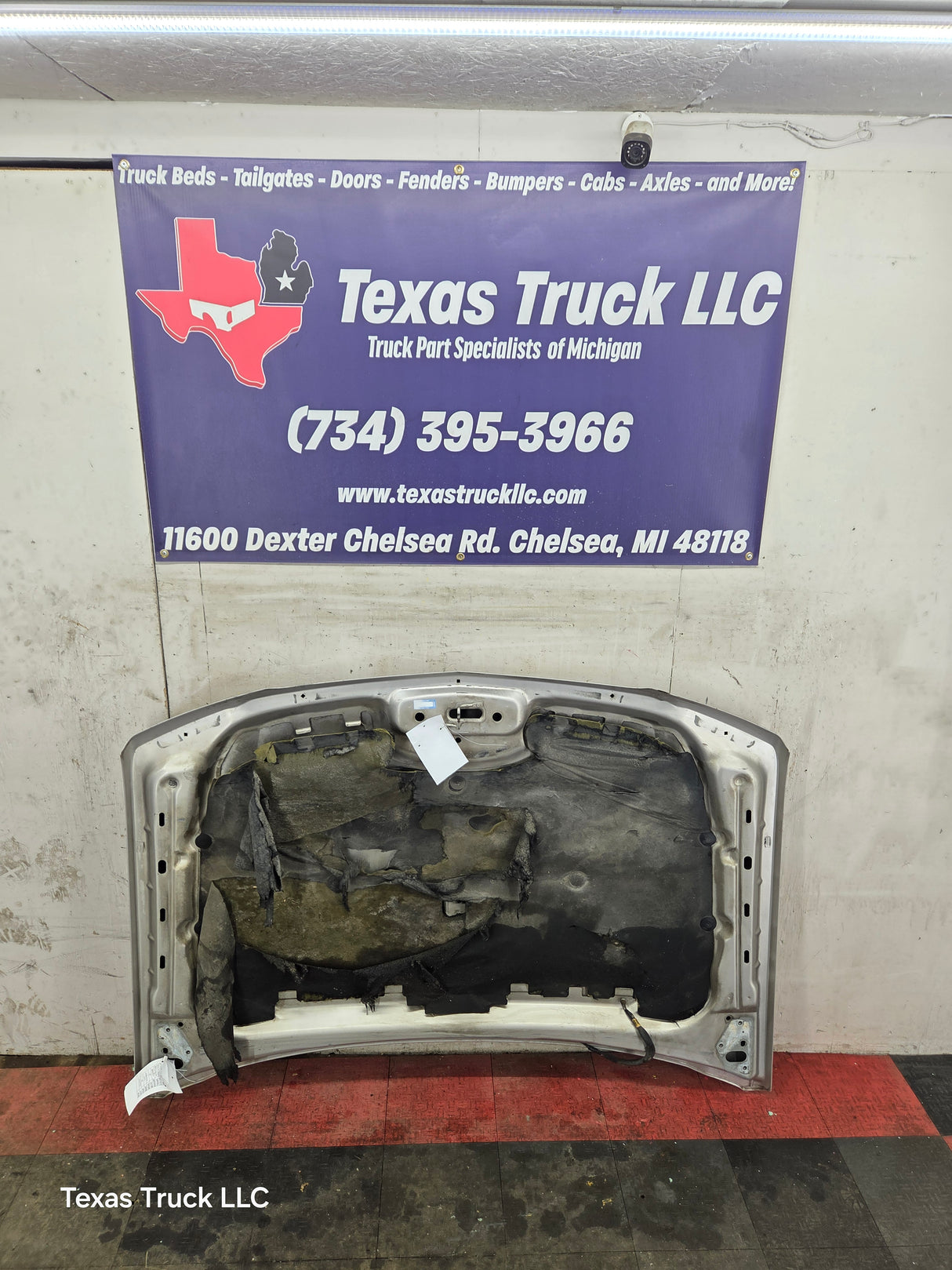 2003-2006 Chevrolet Silverado 2500 3500 Cateye HD Hood OEM - Fine Silver Birch Metallic