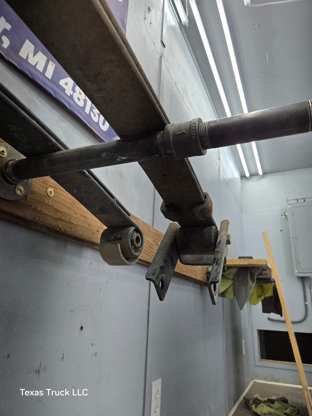 1999-2004 Ford F250 F350 Super Duty Excursion Front Leaf Springs - Pair