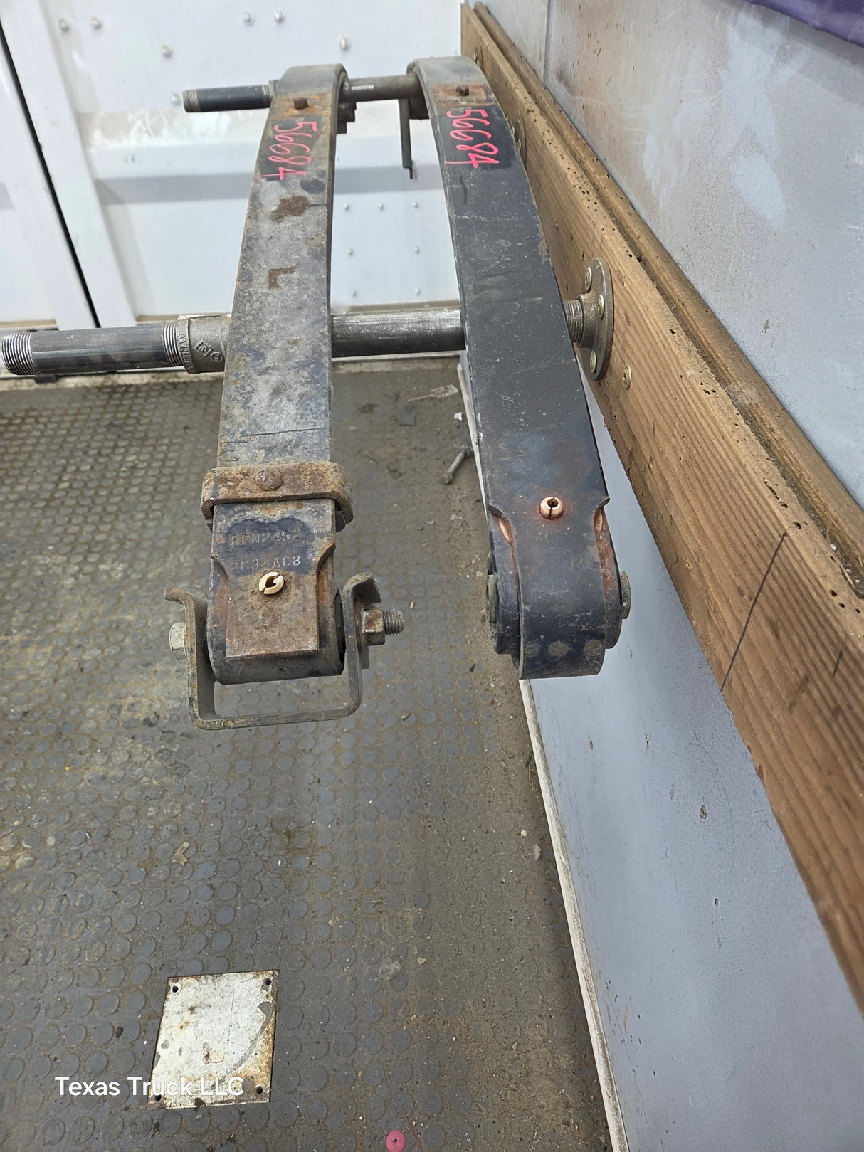 1999-2004 Ford F250 F350 Super Duty Excursion Front Leaf Springs - Pair