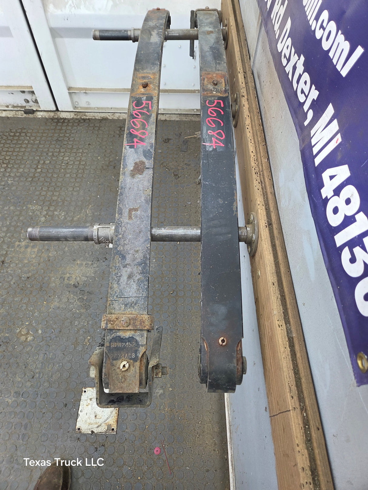 1999-2004 Ford F250 F350 Super Duty Excursion Front Leaf Springs - Pair