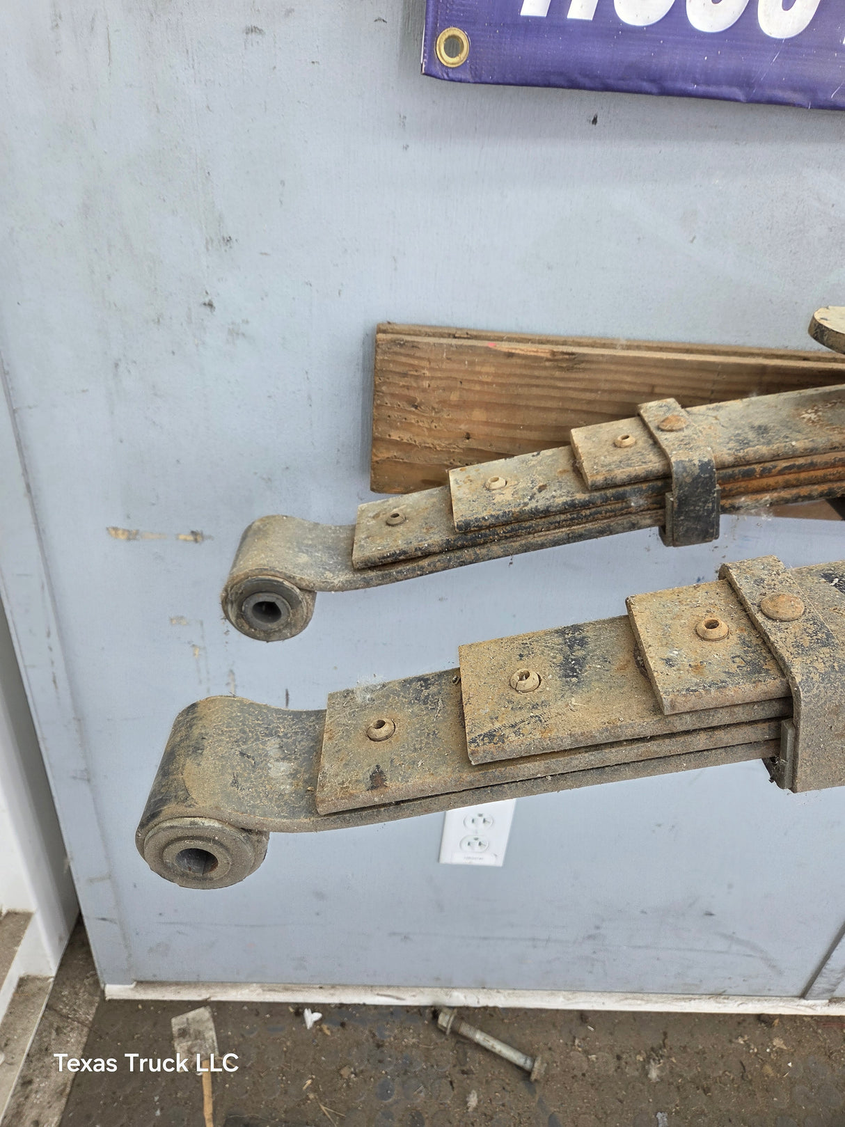 2008-2010 Ford F250 F350 Super Duty Rear Leaf Spring - Pair