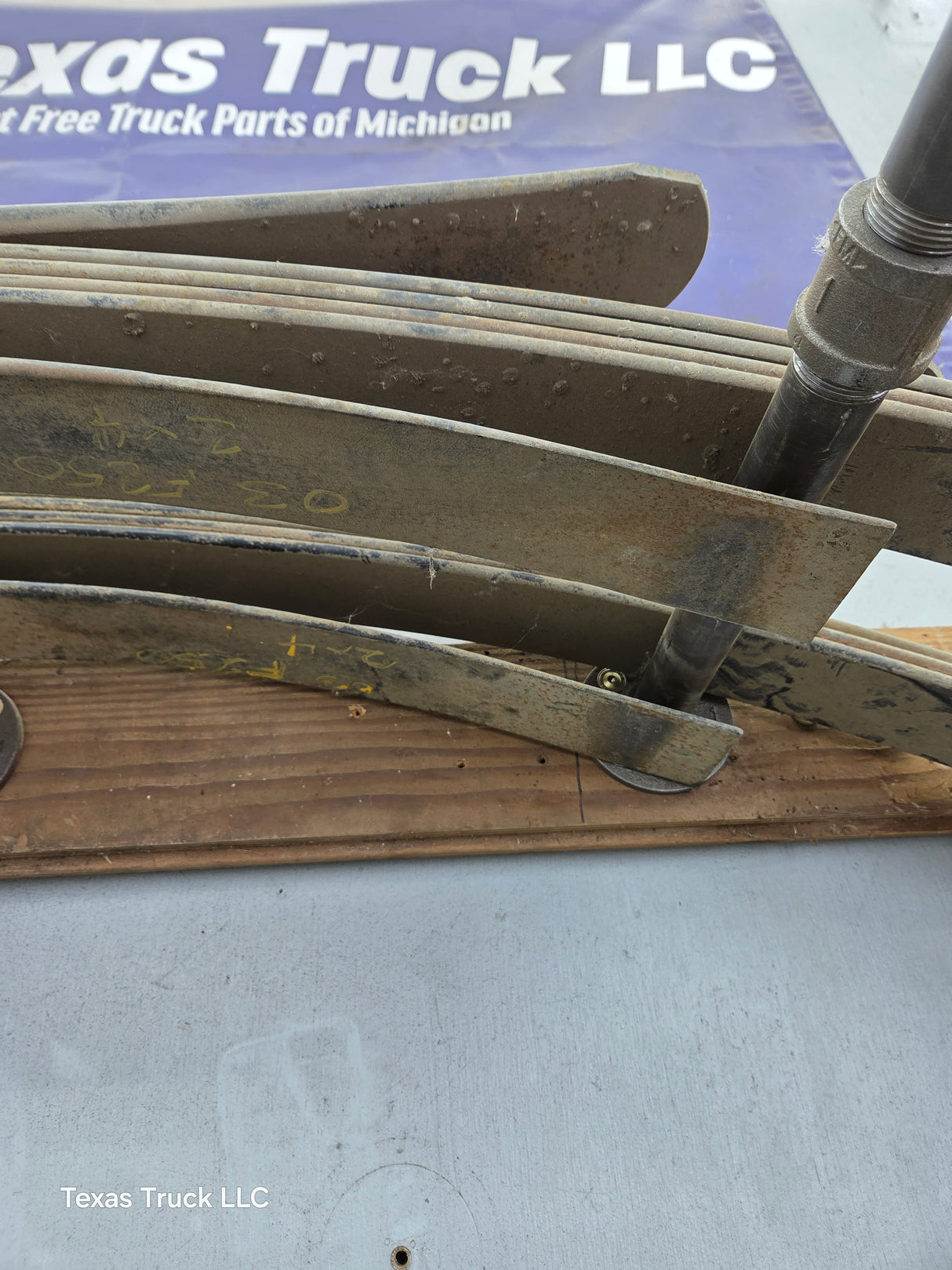 1999-2007 Ford F250 F350 Super Duty Rear Leaf Springs - Pair