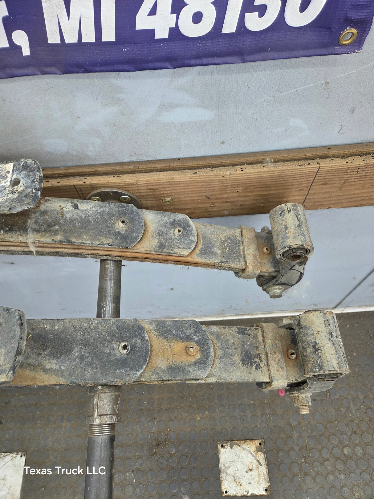 1999-2007 Ford F250 F350 Super Duty Rear Leaf Springs - Pair