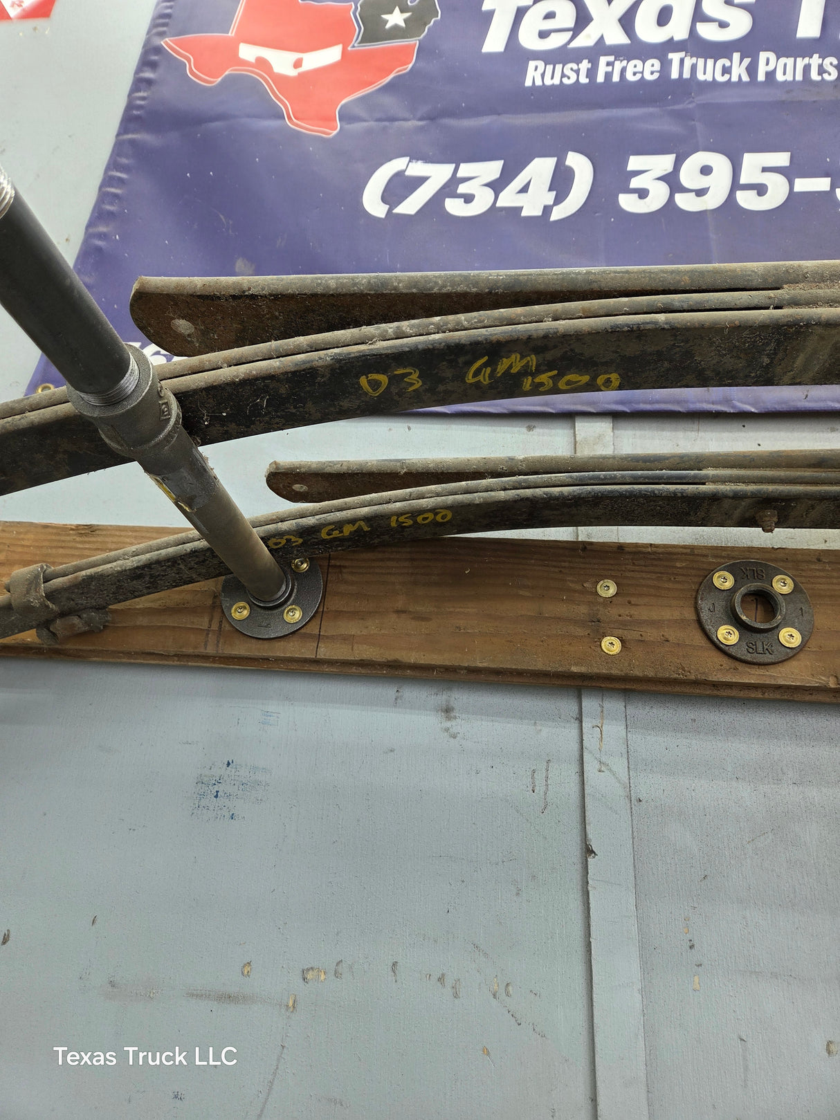 1999-2006 Chevrolet Silverado / GMC Sierra 1500 Rear Leaf Spring - Pair 15765129