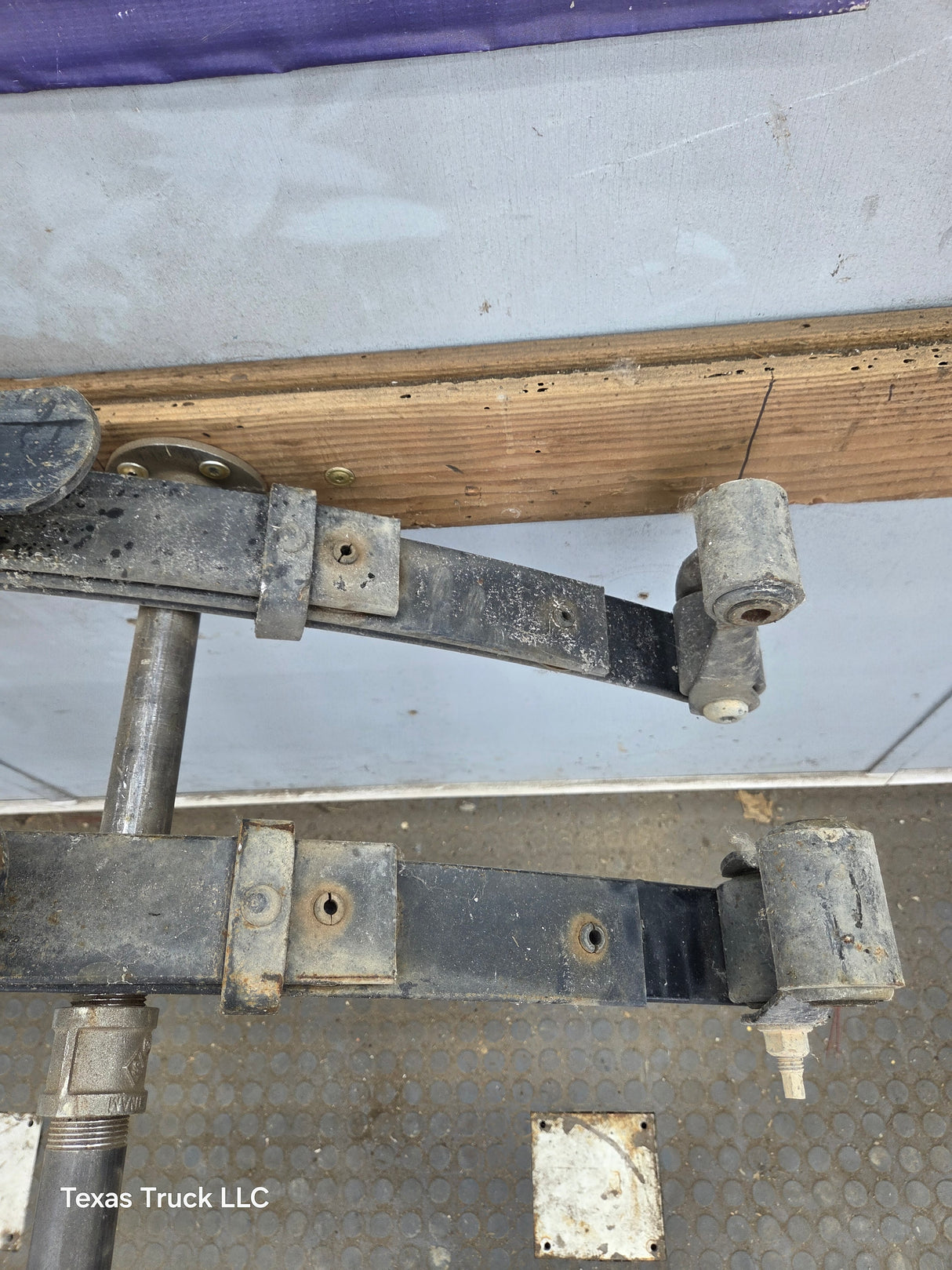 1994-2001 2nd Gen Dodge Ram 1500 Rear Leaf Springs 52106297 AD - Pair