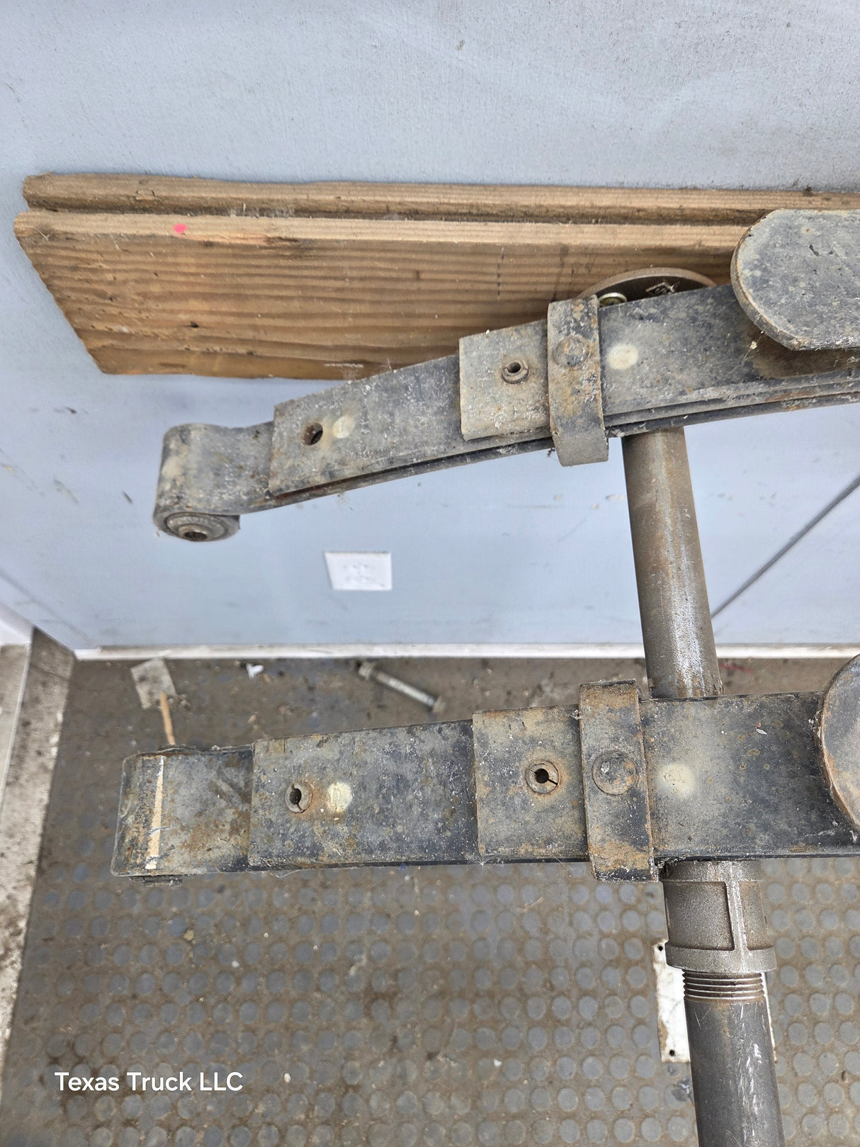 1994-2001 2nd Gen Dodge Ram 1500 Rear Leaf Springs 52106297 AD - Pair