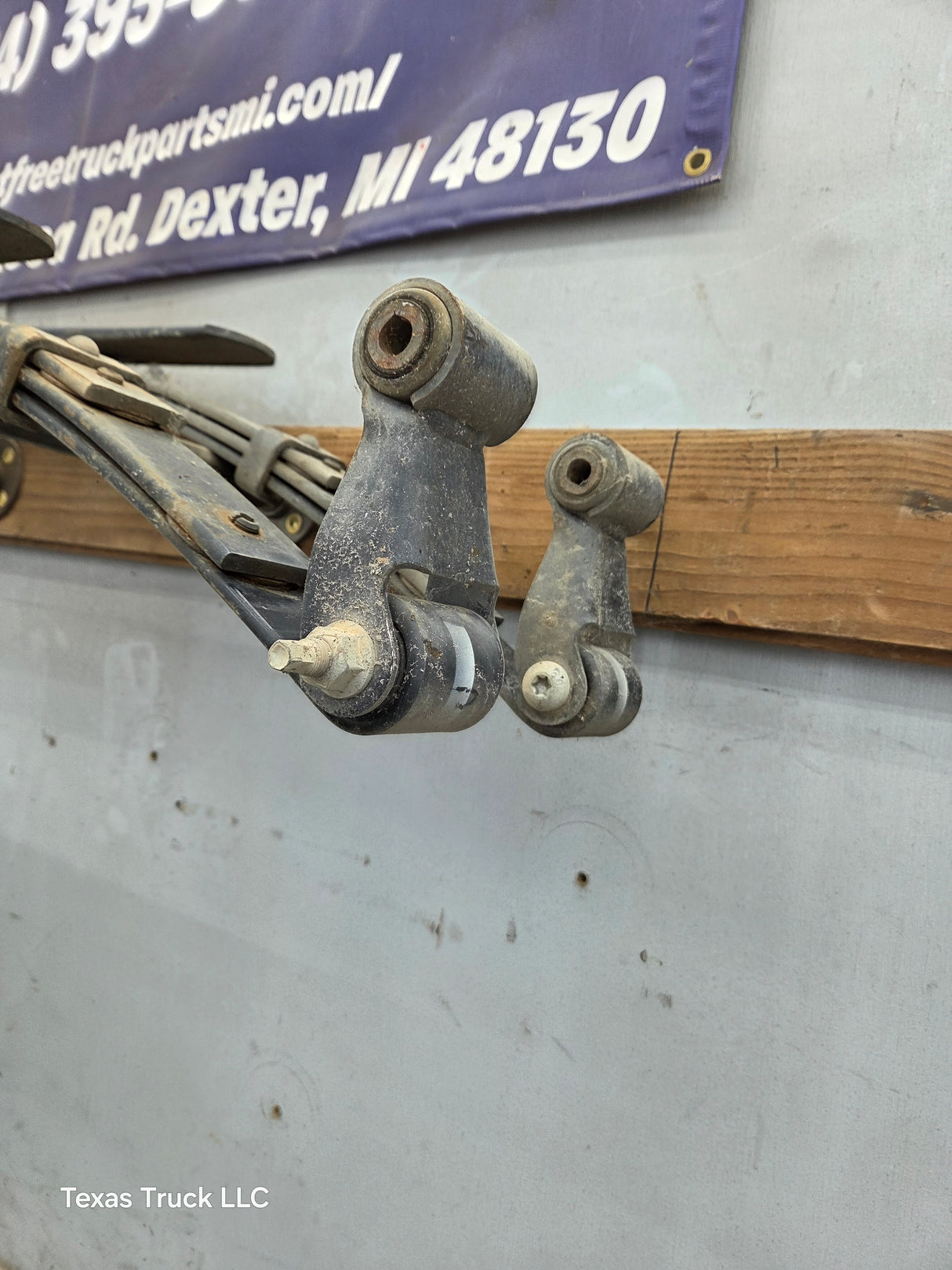 1994-2001 2nd Gen Dodge Ram 1500 Rear Leaf Springs 52106297 AD - Pair