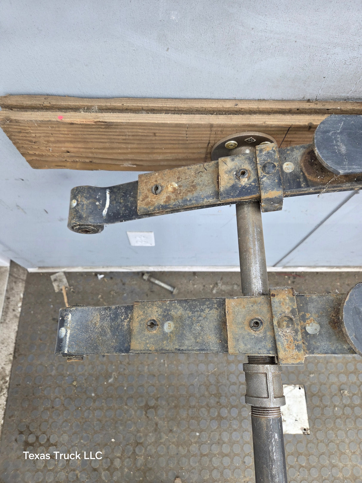 1994-2001 2nd Gen Dodge Ram 1500 Rear Leaf Springs 52106291 AD - Pair