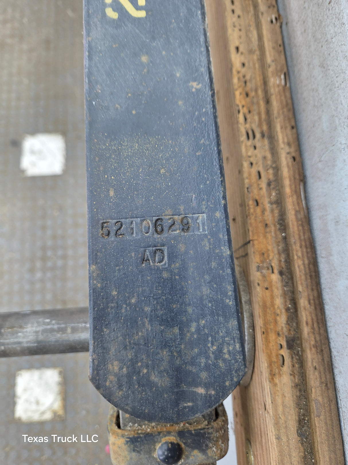 1994-2001 2nd Gen Dodge Ram 1500 Rear Leaf Springs 52106291 AD - Pair