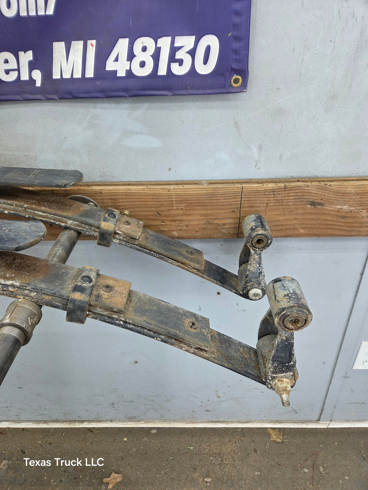 1994-2001 2nd Gen Dodge Ram 1500 Rear Leaf Springs 52106291 AD - Pair