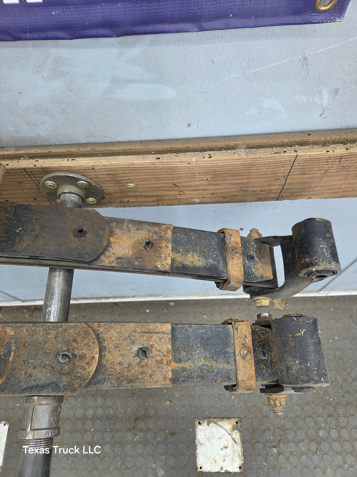 1999-2007 Ford F250 F350 Super Duty Rear Leaf Springs - Pair