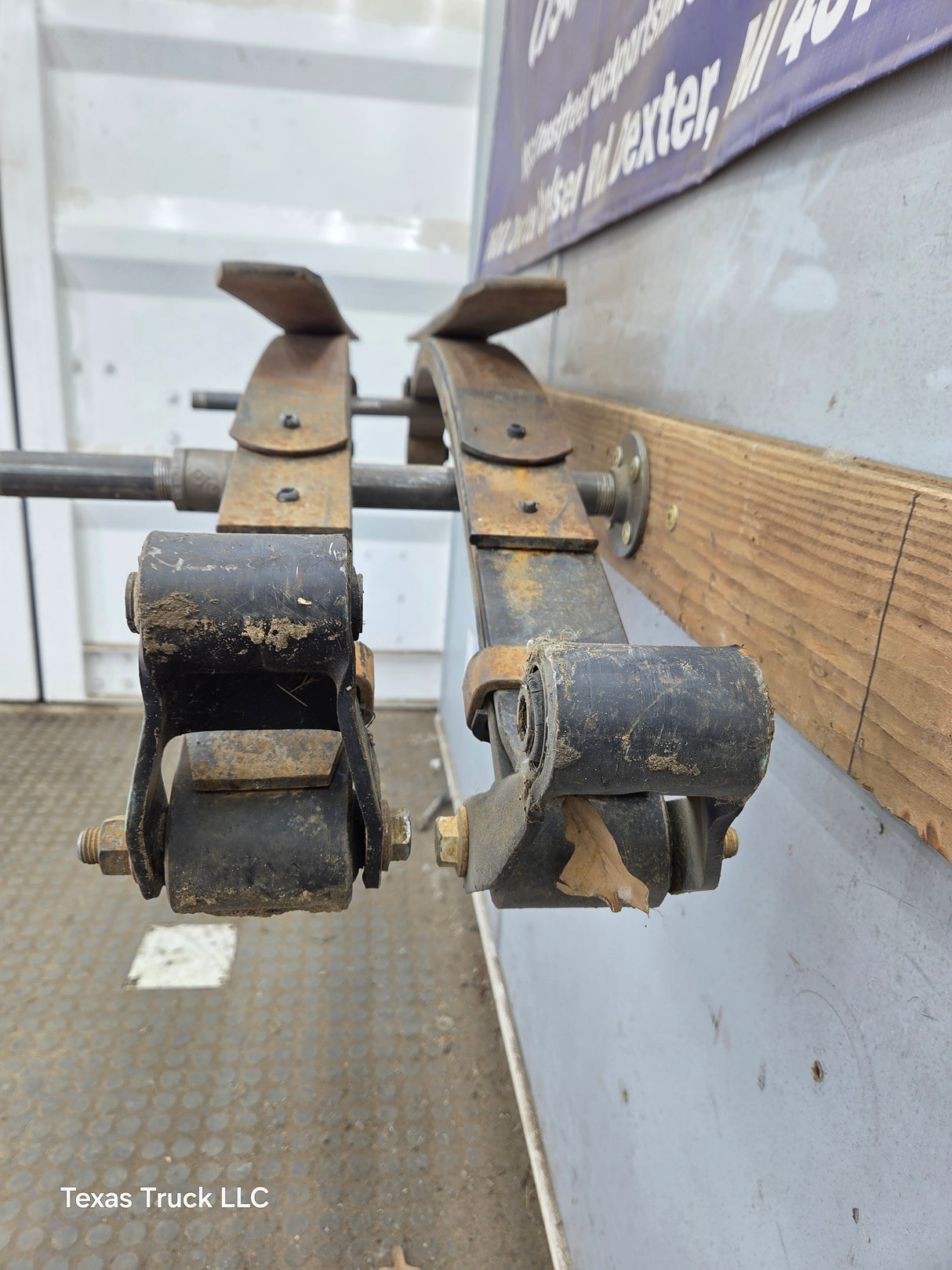 1999-2007 Ford F250 F350 Super Duty Rear Leaf Springs - Pair