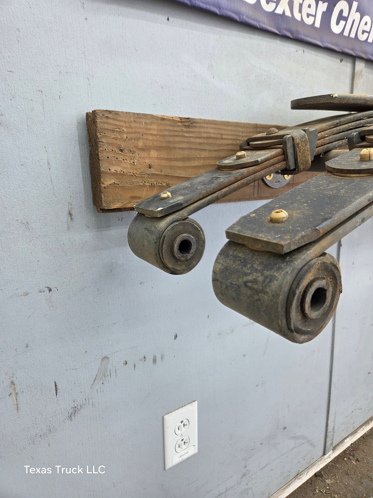 1999-2007 Ford F250 F350 Super Duty Rear Leaf Spring - Pair