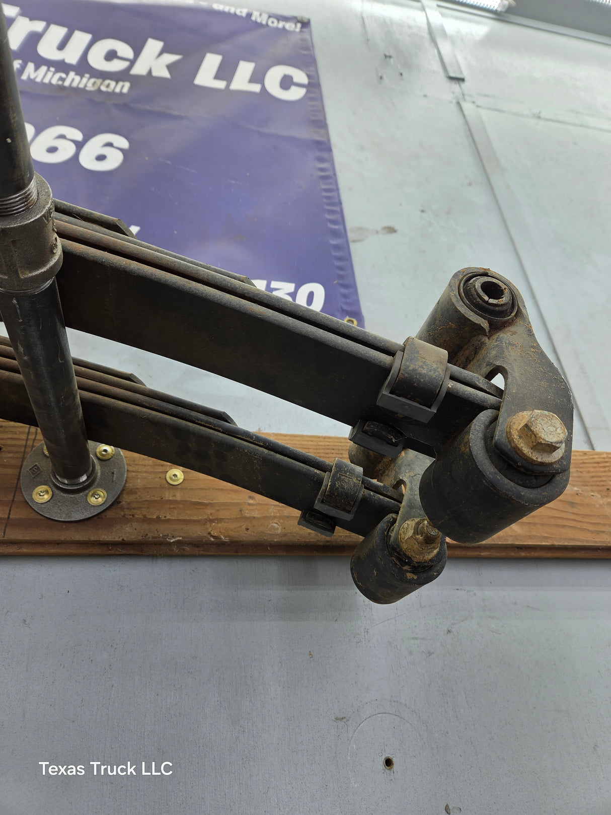 1999-2007 Ford F250 F350 Super Duty Rear Leaf Spring - Pair