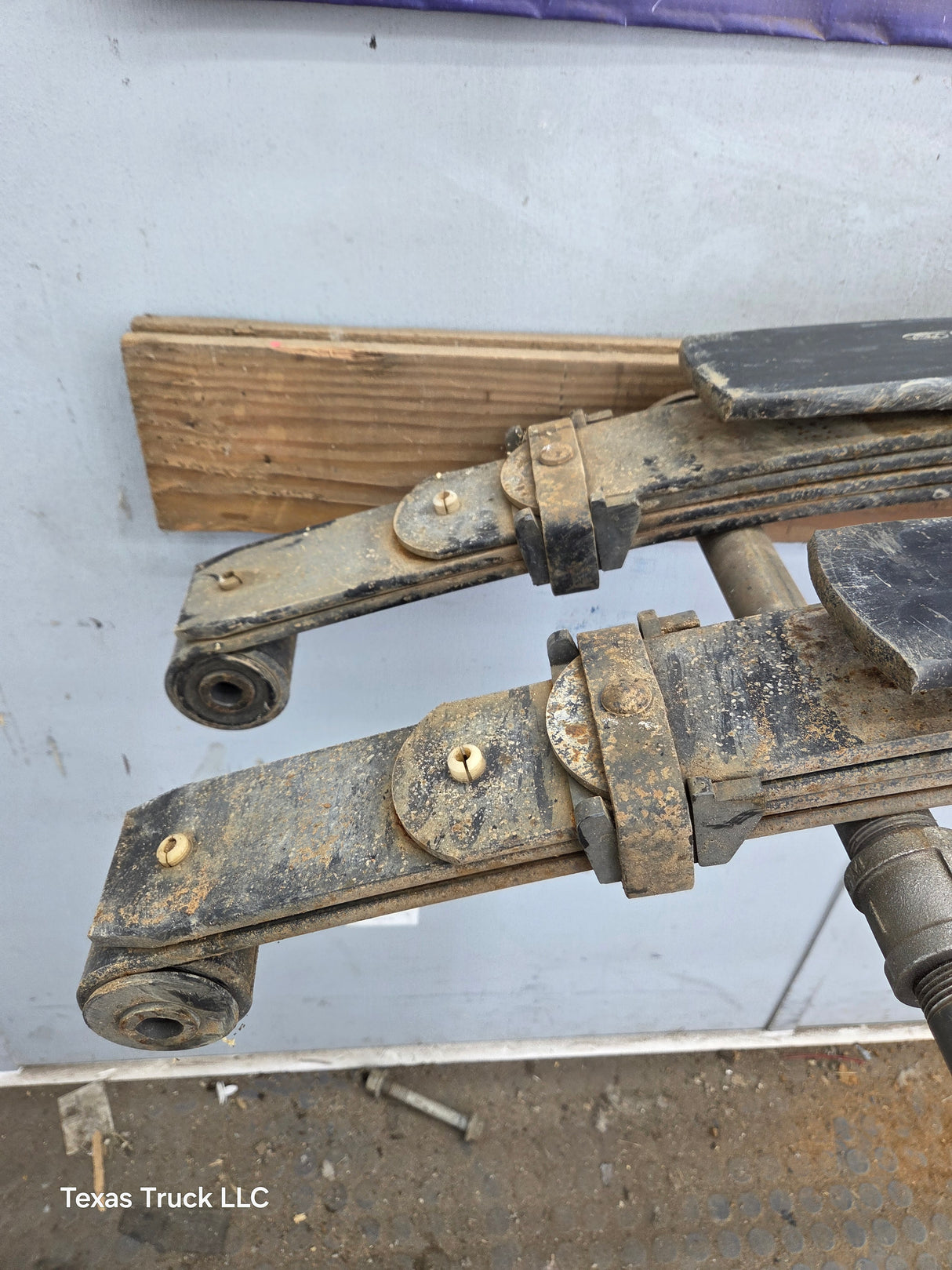 1999-2007 Ford F250 F350 Super Duty Rear Leaf Spring - Pair