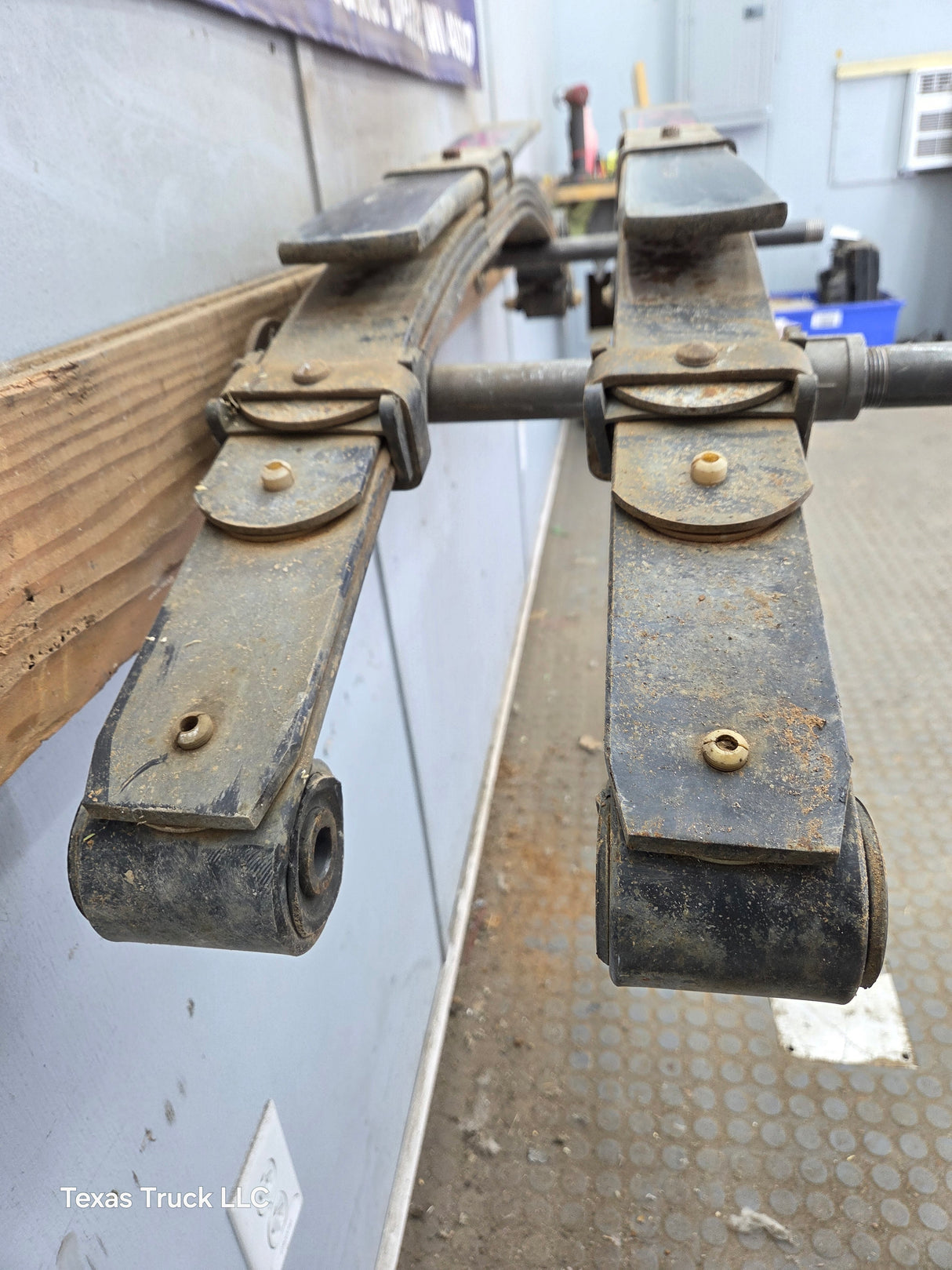 1999-2007 Ford F250 F350 Super Duty Rear Leaf Spring - Pair