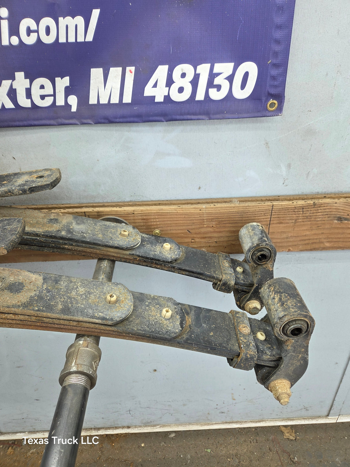 1999-2007 Ford F250 F350 Super Duty Rear Leaf Spring - Pair