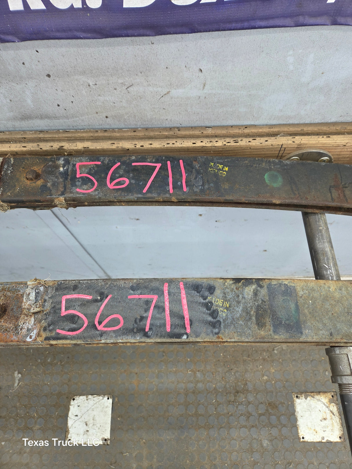 1999-2004 Ford F250 F350 Super Duty Excursion Front Leaf Springs - Pair