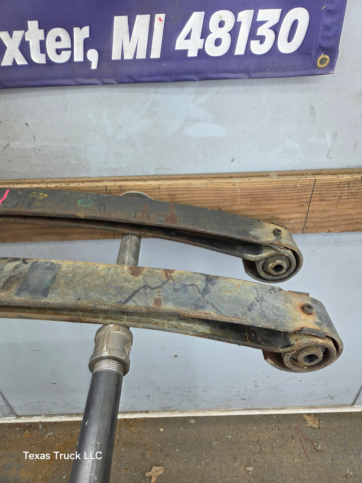 1999-2004 Ford F250 F350 Super Duty Excursion Front Leaf Springs - Pair