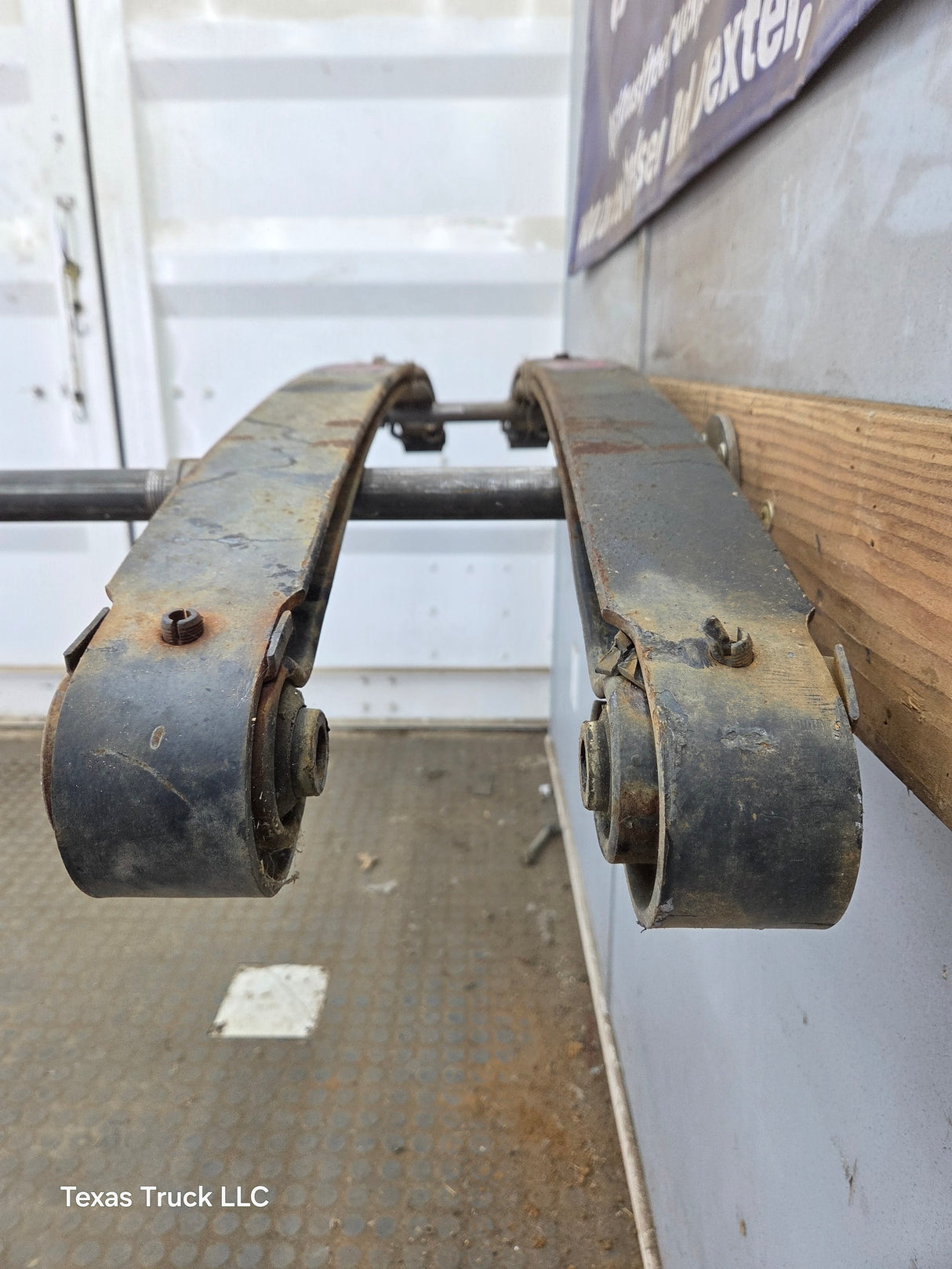 1999-2004 Ford F250 F350 Super Duty Excursion Front Leaf Springs - Pair