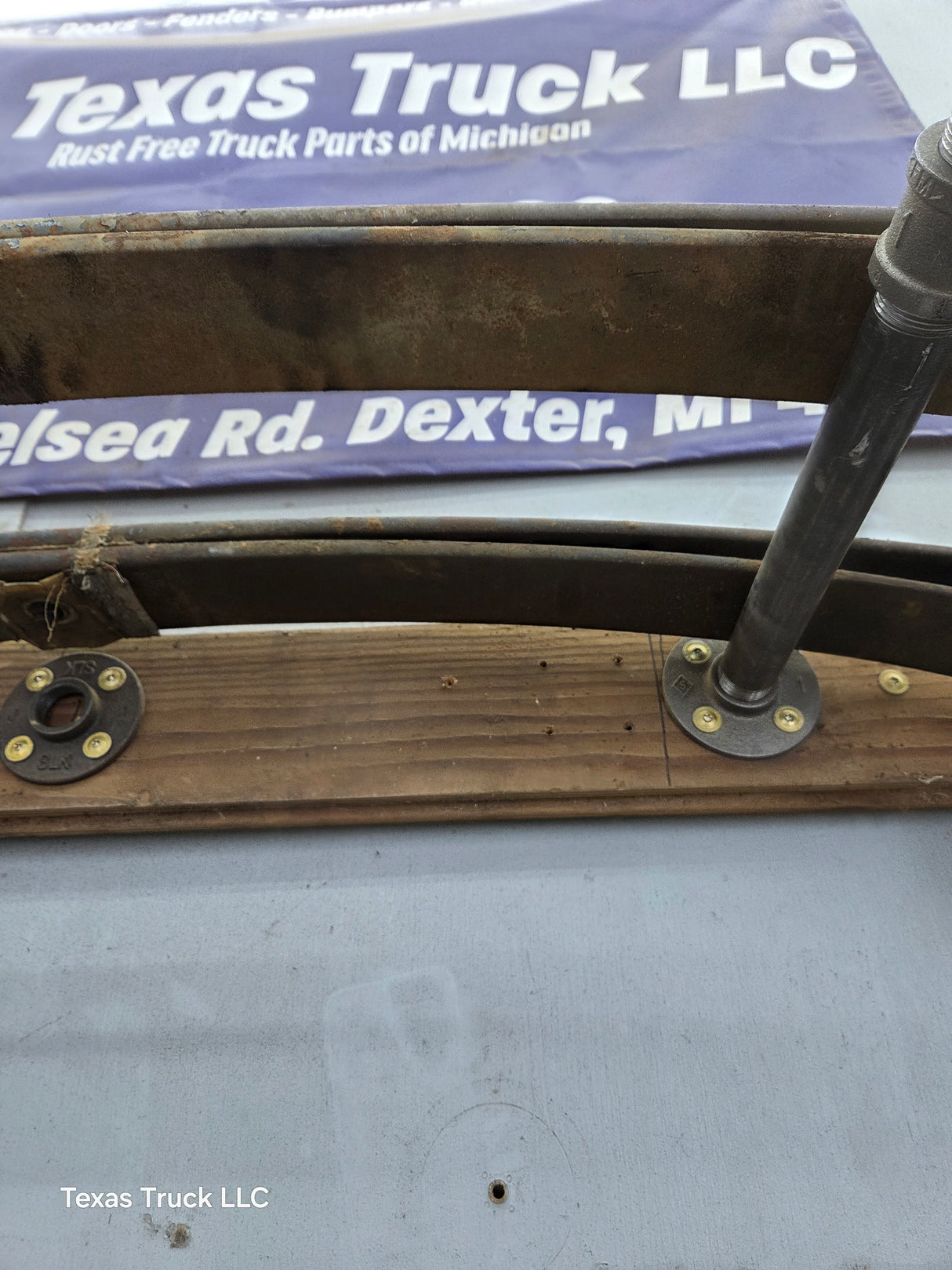 1999-2004 Ford F250 F350 Super Duty Excursion Front Leaf Springs - Pair
