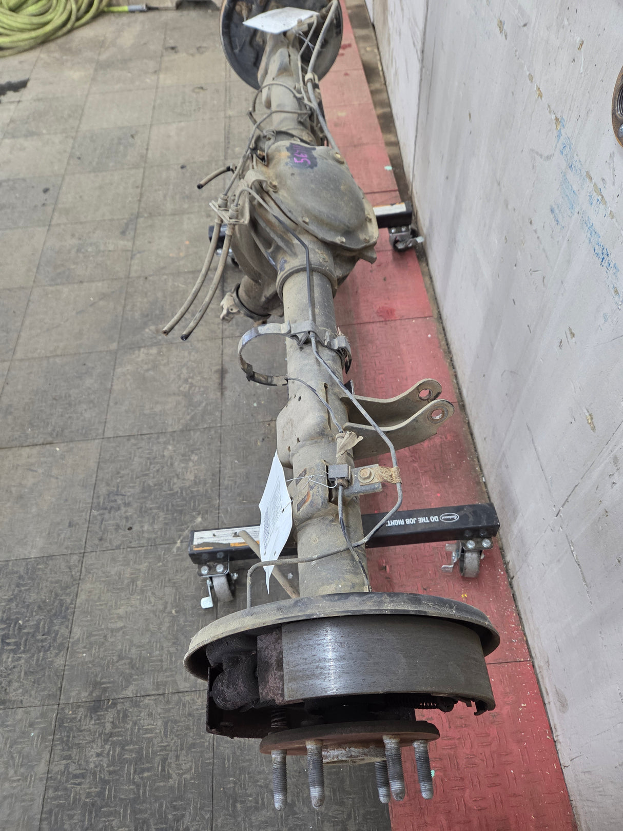 2009-2013 Chevrolet Silverado GMC Sierra 1500 Rear Axle GU5 3.23 Gear Ratio