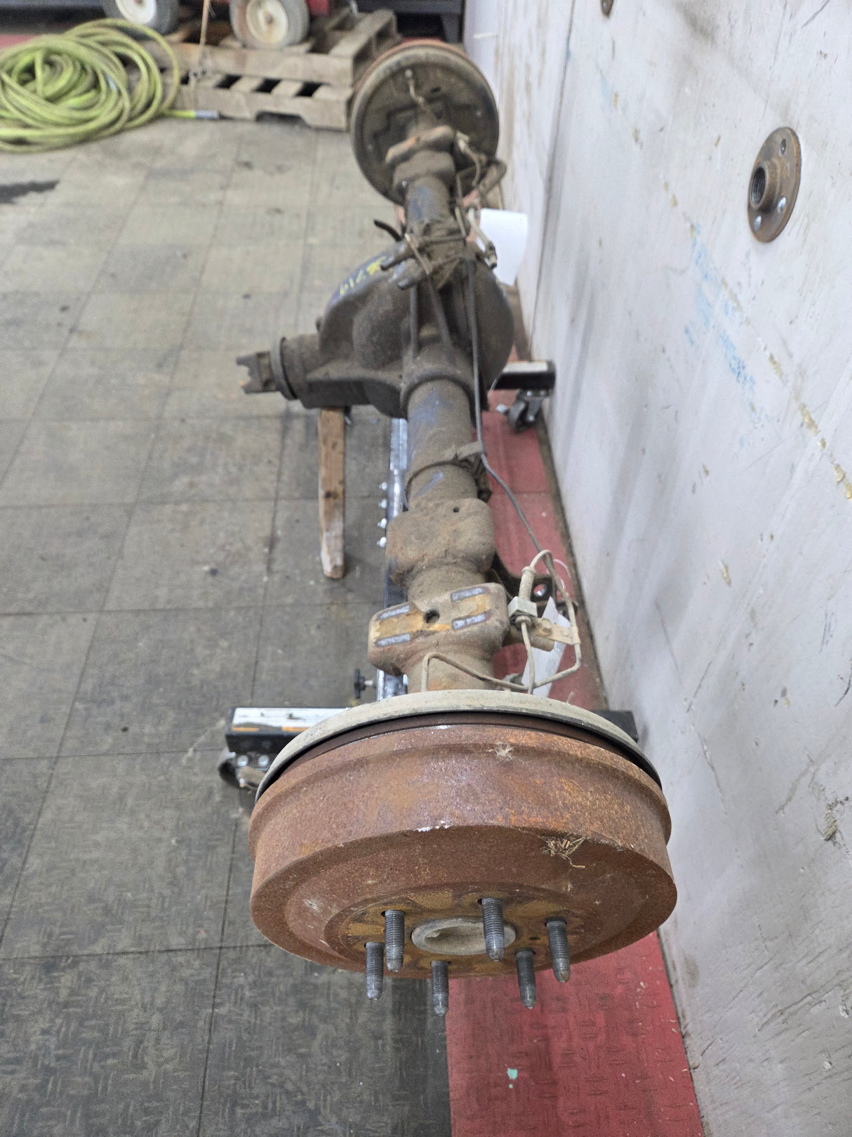 2009-2013 Chevrolet Silverado GMC Sierra 1500 Rear Axle GU5 3.23 Gear Ratio