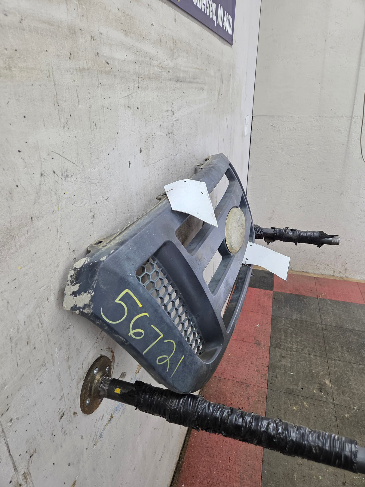 2004-2005 Ford Ranger Grill Surround