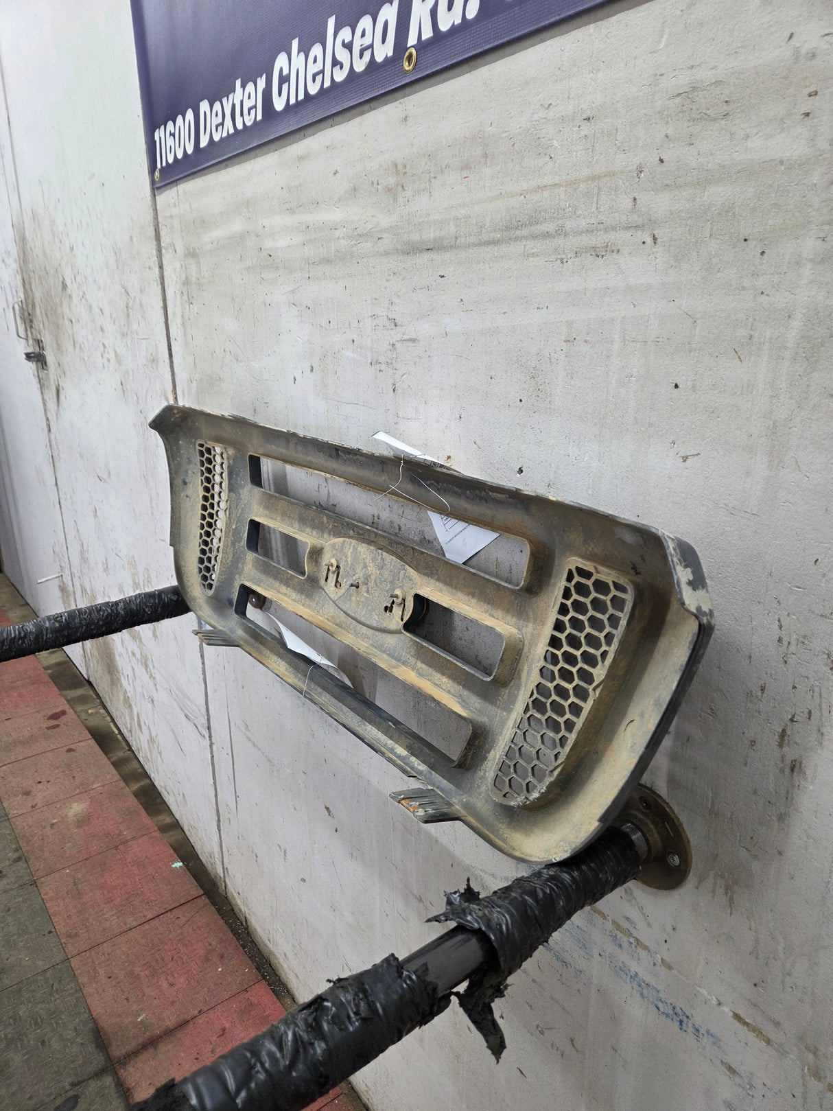 2004-2005 Ford Ranger Grill Surround