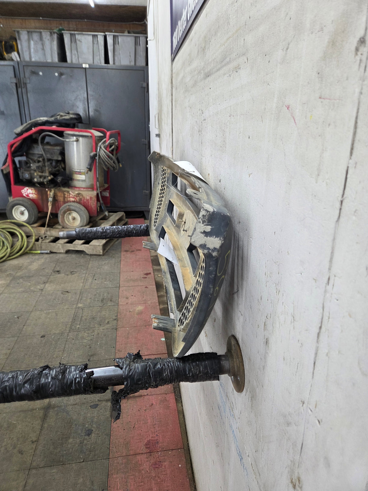 2004-2005 Ford Ranger Grill Surround