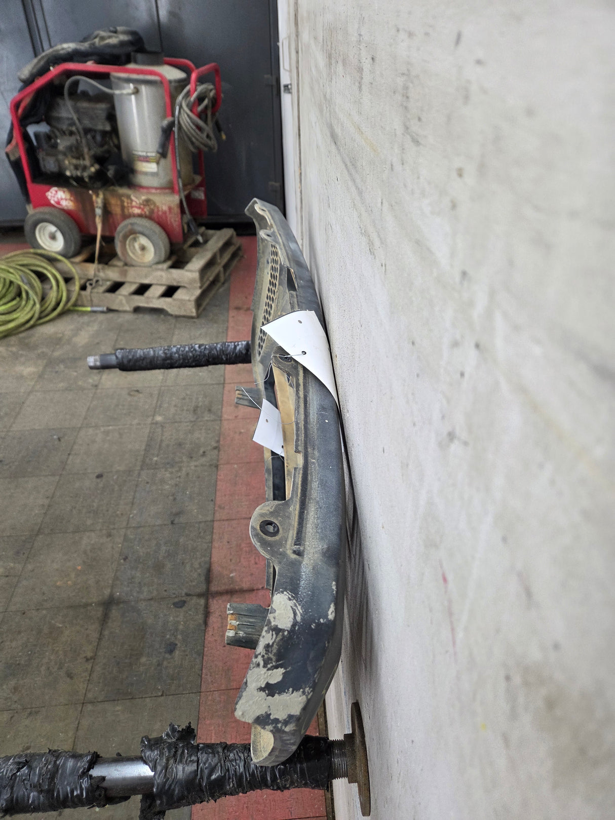 2004-2005 Ford Ranger Grill Surround