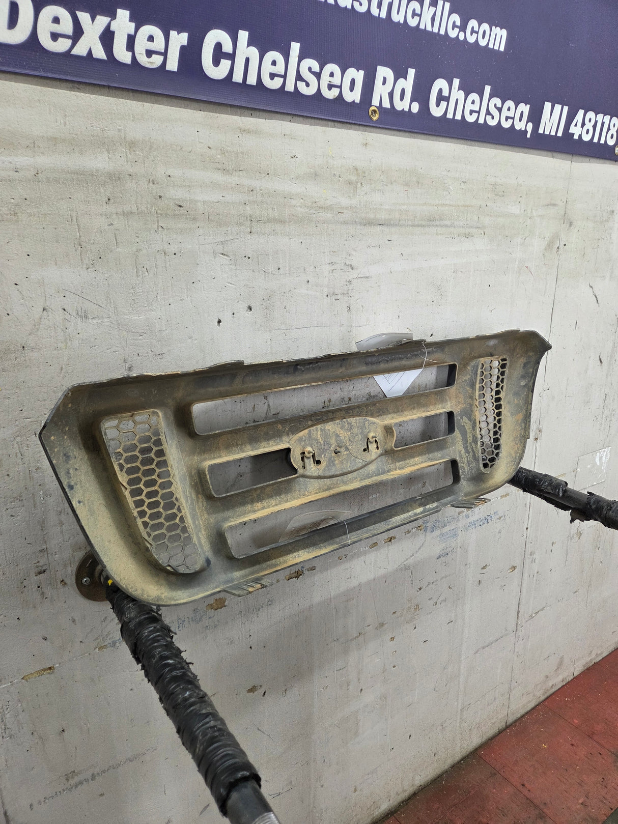 2004-2005 Ford Ranger Grill Surround