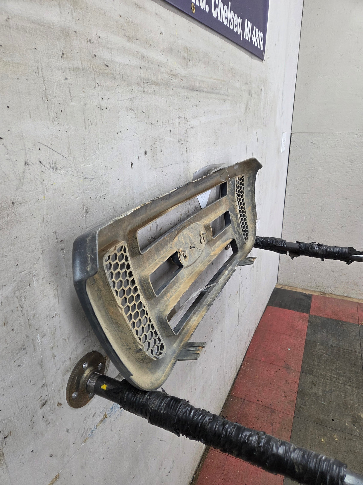 2004-2005 Ford Ranger Grill Surround