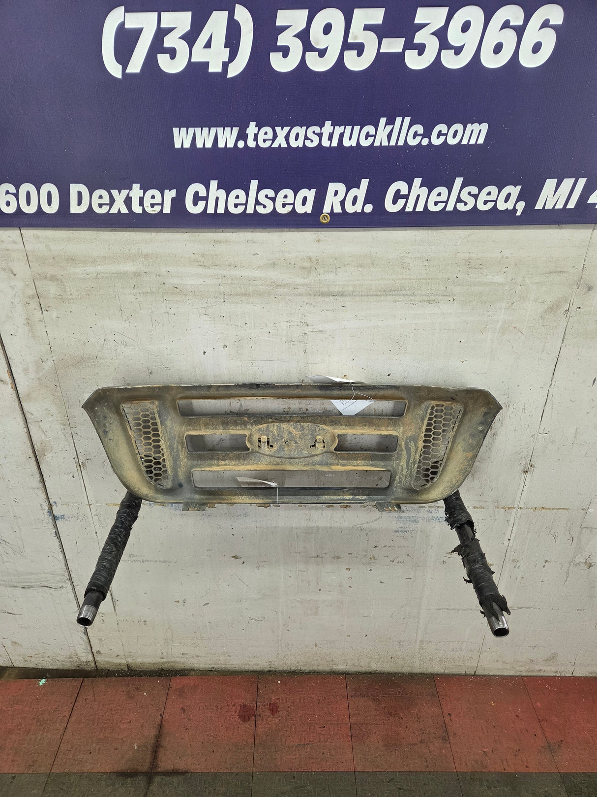 2004-2005 Ford Ranger Grill Surround