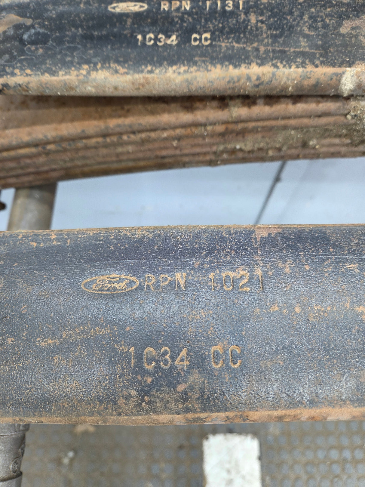 1999-2007 Ford F250 F350 Super Duty Rear Leaf Spring - Pair