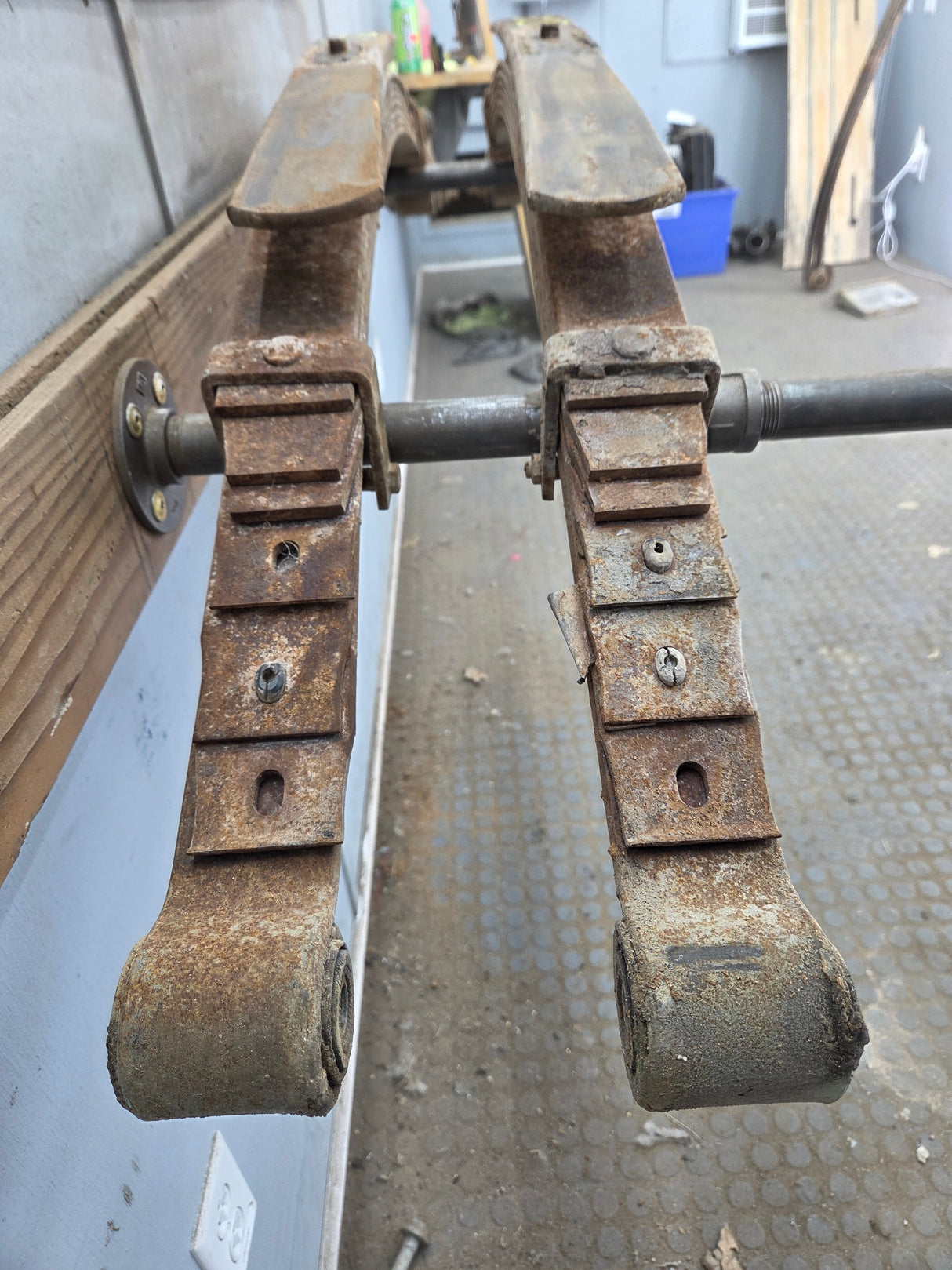 1980-1988 Chevrolet GMC C20 C30 K20 K30 Rear Leaf Springs 8 Leaf pack 14015741