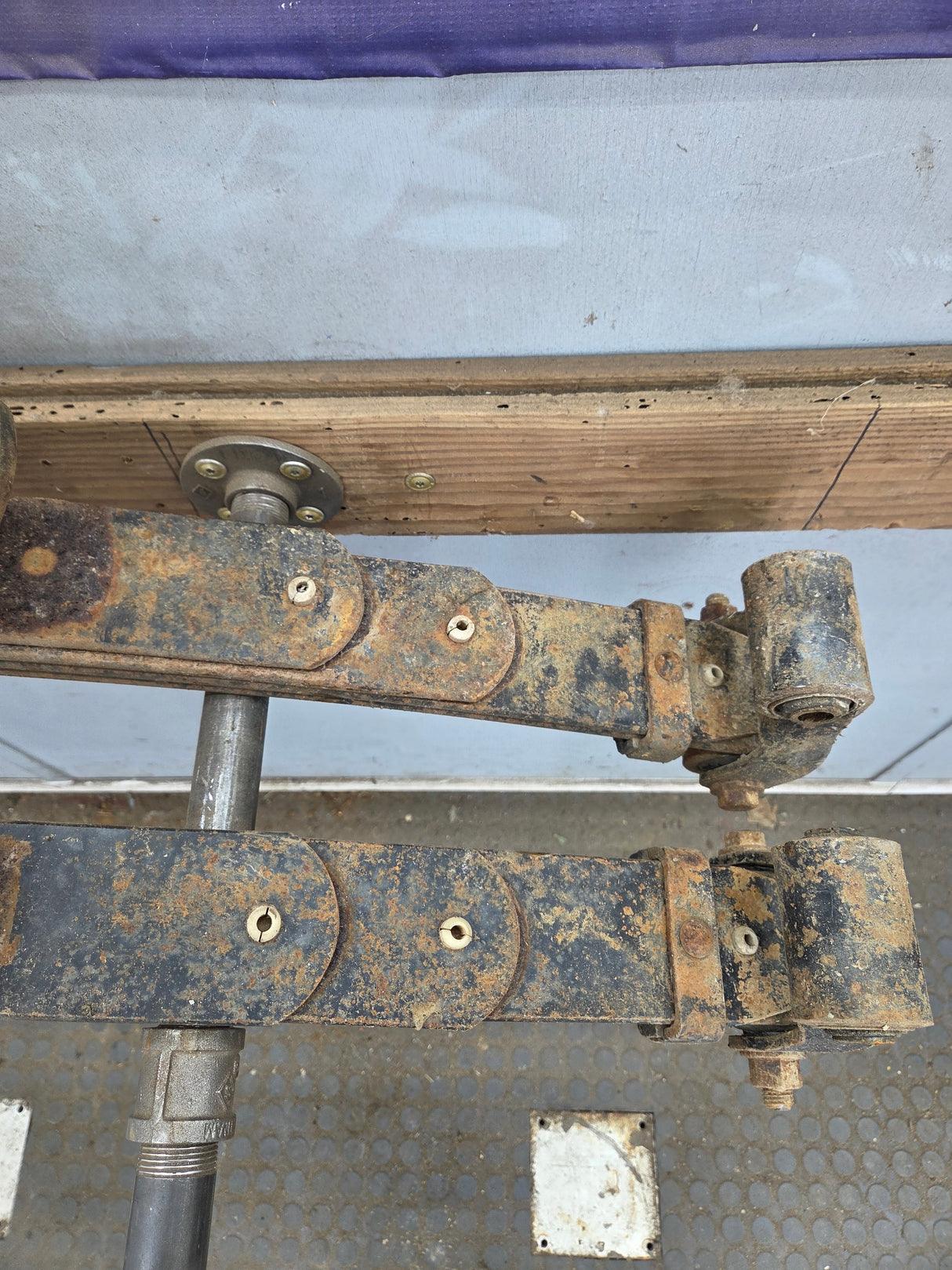 1999-2007 Ford F250 F350 Super Duty Rear Leaf Spring - Pair